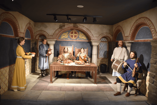 Verschiedene Szenen im Museum