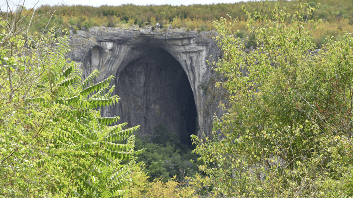 Eingang zur Prohodna Höhle