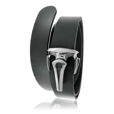 Schwarzer Ledergürtel mit einer Schnalle in Silber aus der Gremlin Männerschmuck Kollektion. Männerschmuck kaufen in Zürich bei der Goldschmiede OBSESSION.