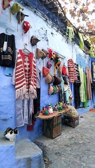夏でも冬でも毛糸の小物が売ってます。モロッコ青い街シャウエン在住Mika