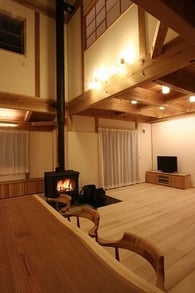 薪ストーブ　モミの木　ガイナ　いぶし瓦