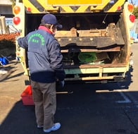 厚木市廃棄物処理業協同組合が事業系ゴミの回収の様子