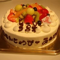 オプション（チョコレートでメッセージを作り、ケーキにお付けします。 デコレーションケーキ代＋150円です。）