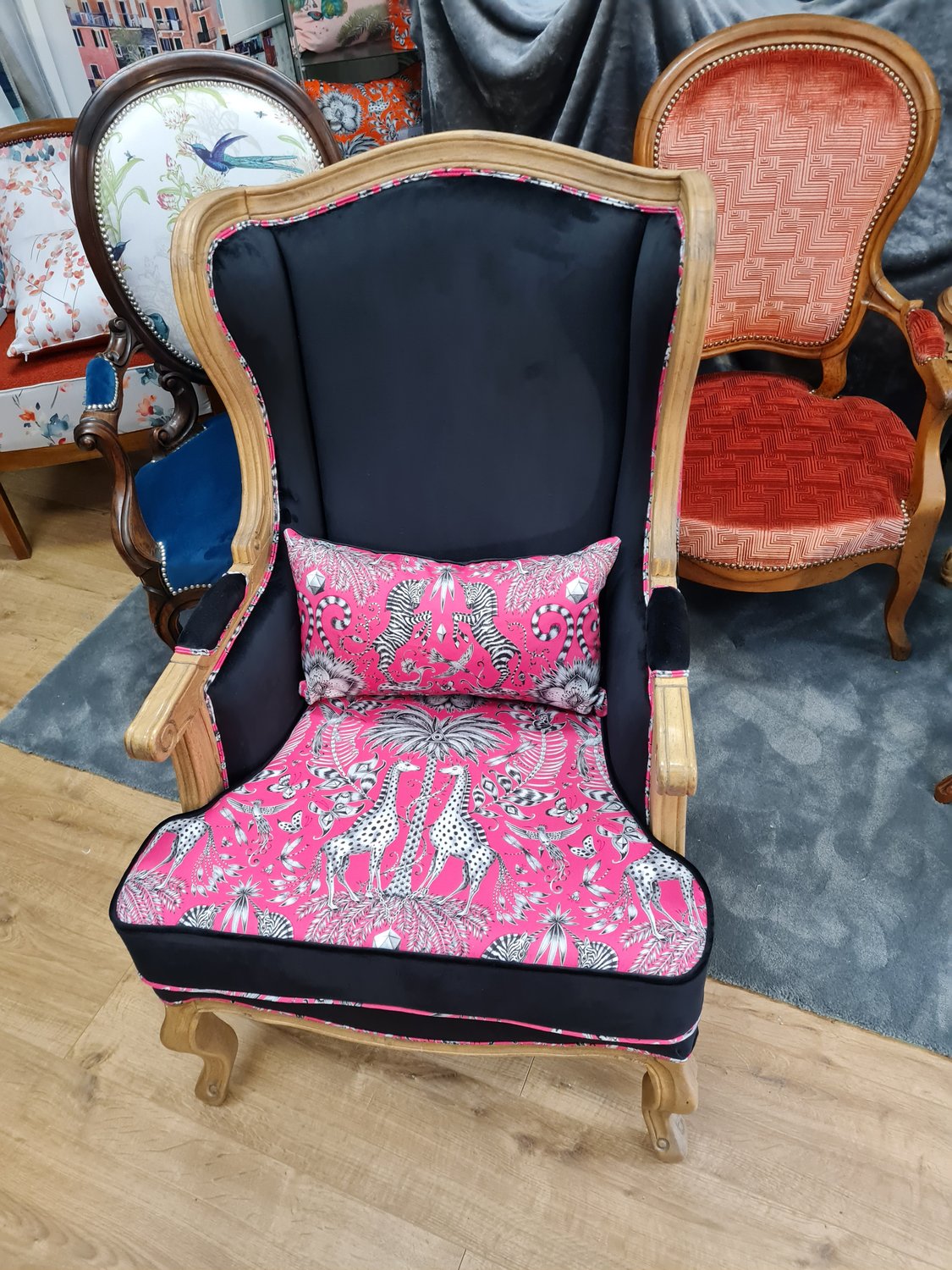 Bergère Animalia rose et noir