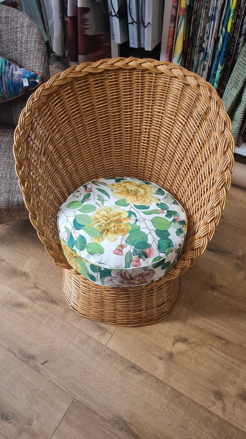 Coussin rond, fauteuil osier