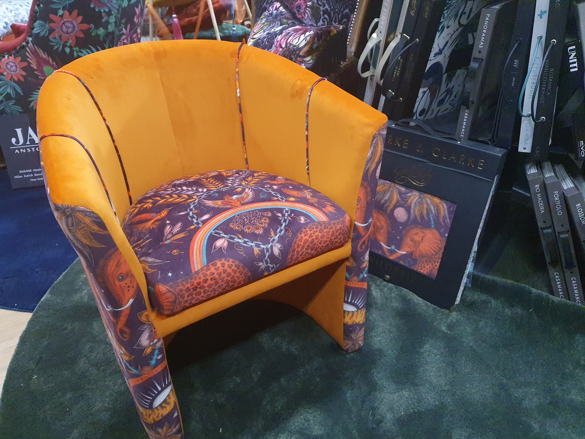 Fauteuil tonneau moderne