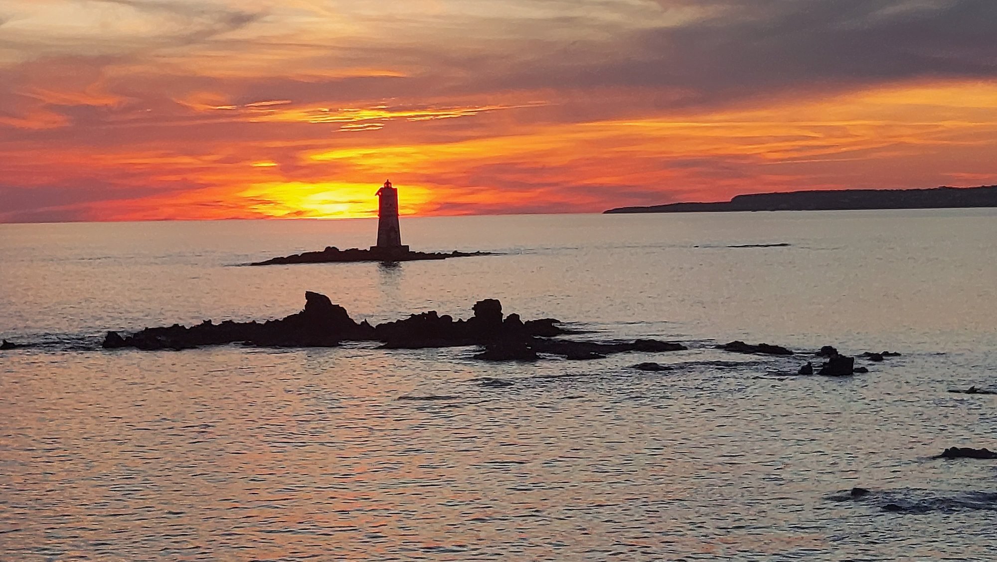 Tramonti e musica al Faro Mangiabarche