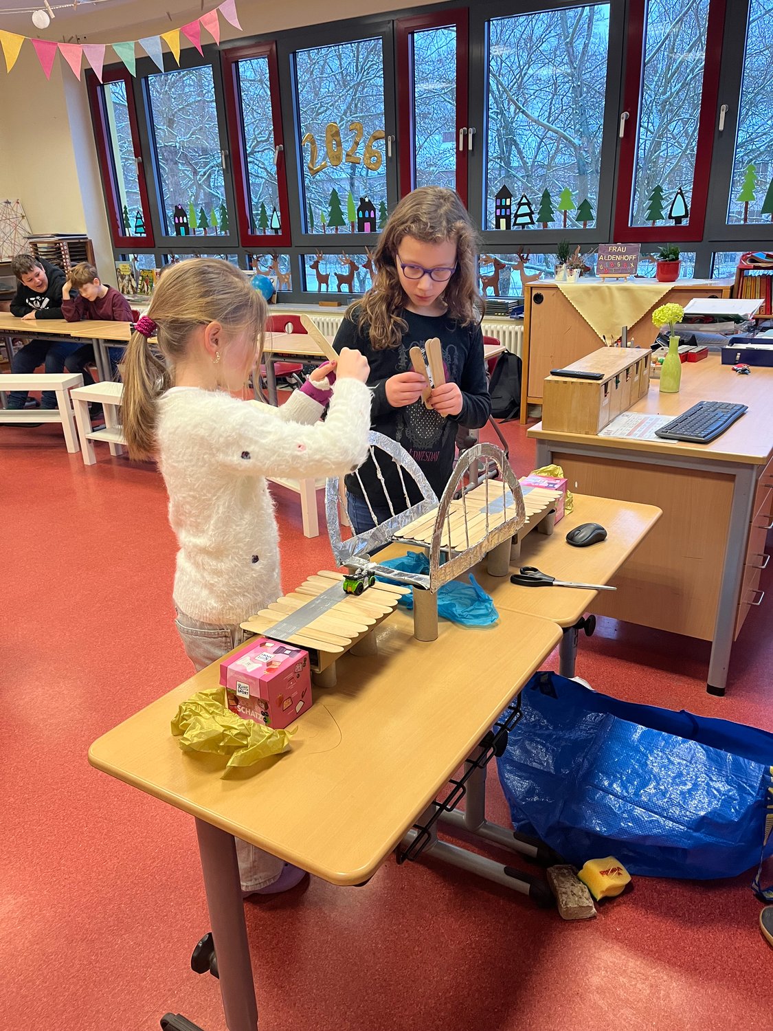 Lehrreiche Stunde zum Brückenbau