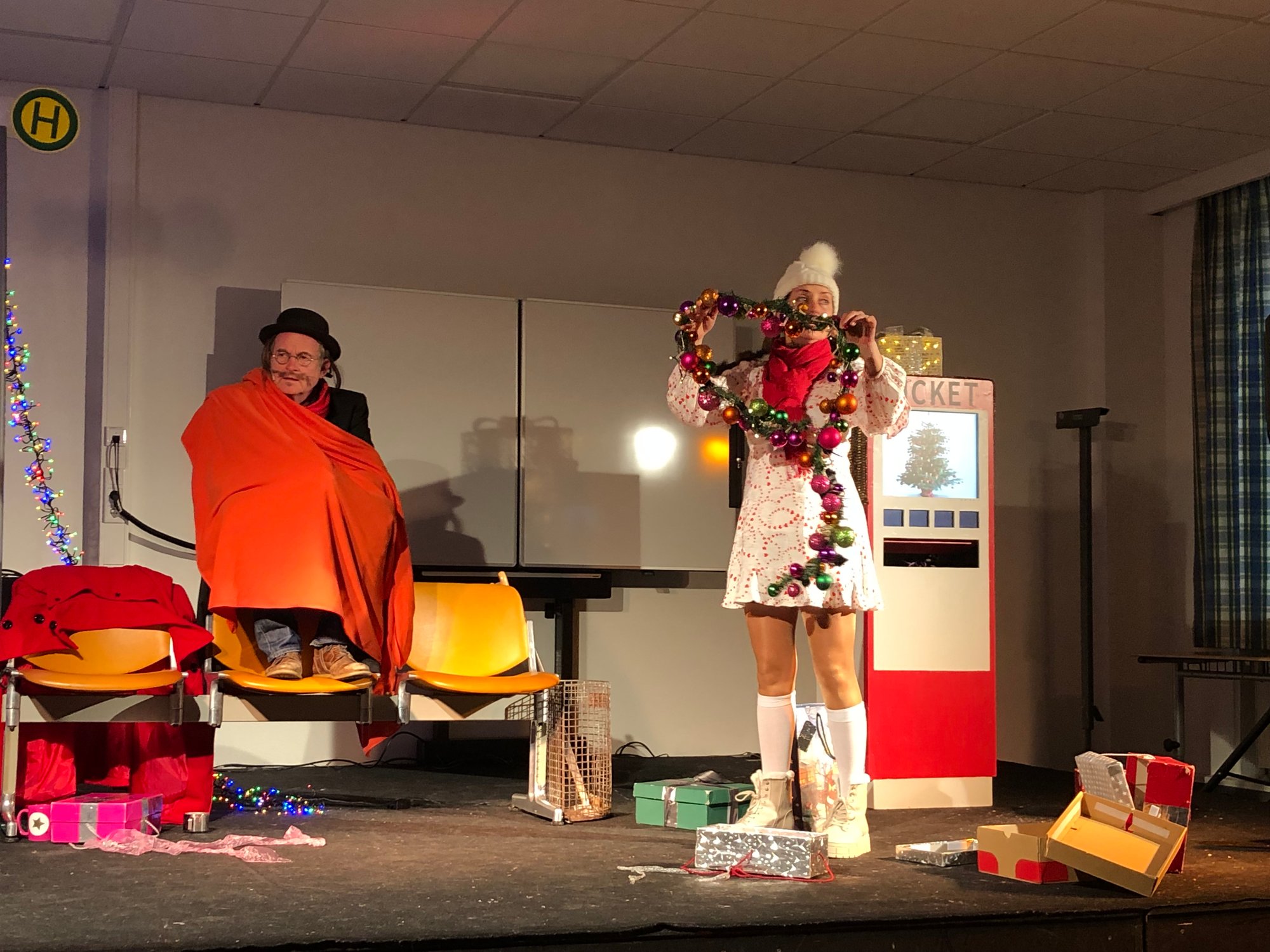 Wolff und Weihnachtsstern