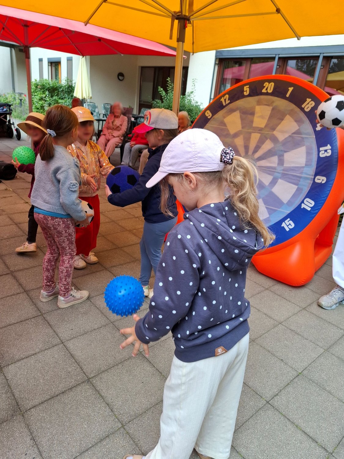 Unser monatlicher Besuch in der Diakonie