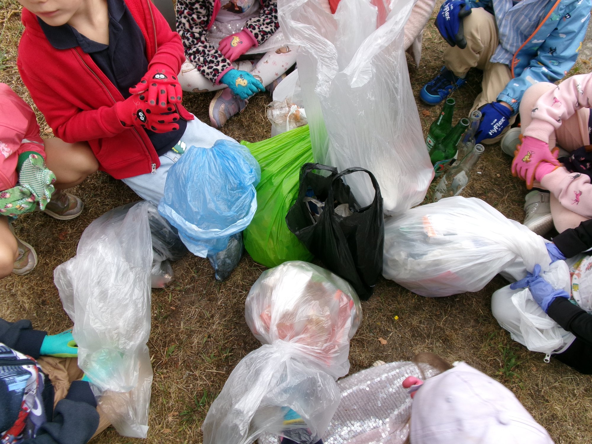 Wir, die Pinguin-Gruppe haben einen Tag in Werneuchen für Sauberkeit gesorgt