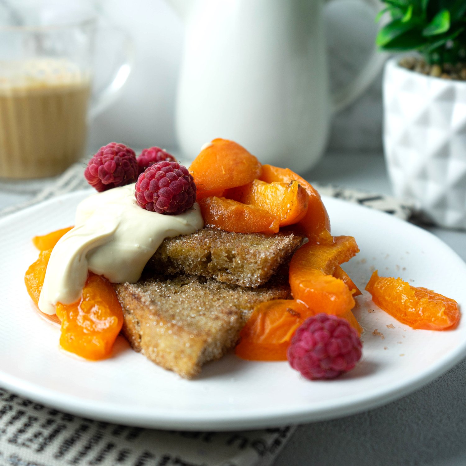 Fotzelschnitten (Armer Ritter) mit Walliser Aprikosen