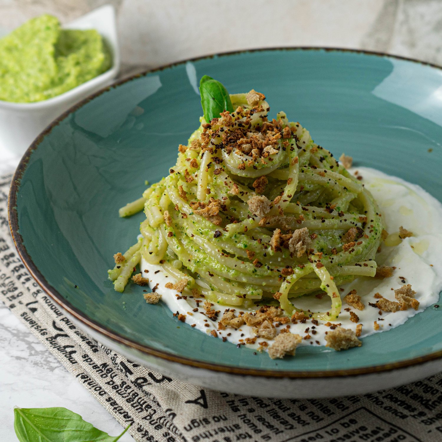 Spaghetti mit Zucchinipesto und Burrata Creme