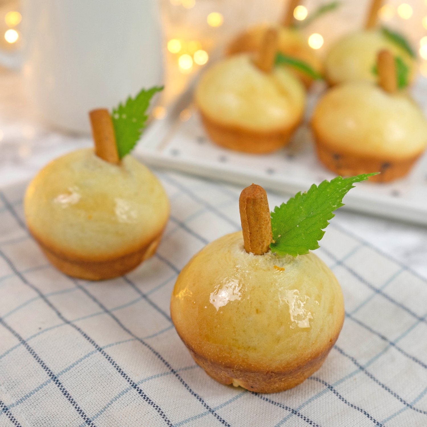 Mini Brioches mit Apfel Schoko Füllung