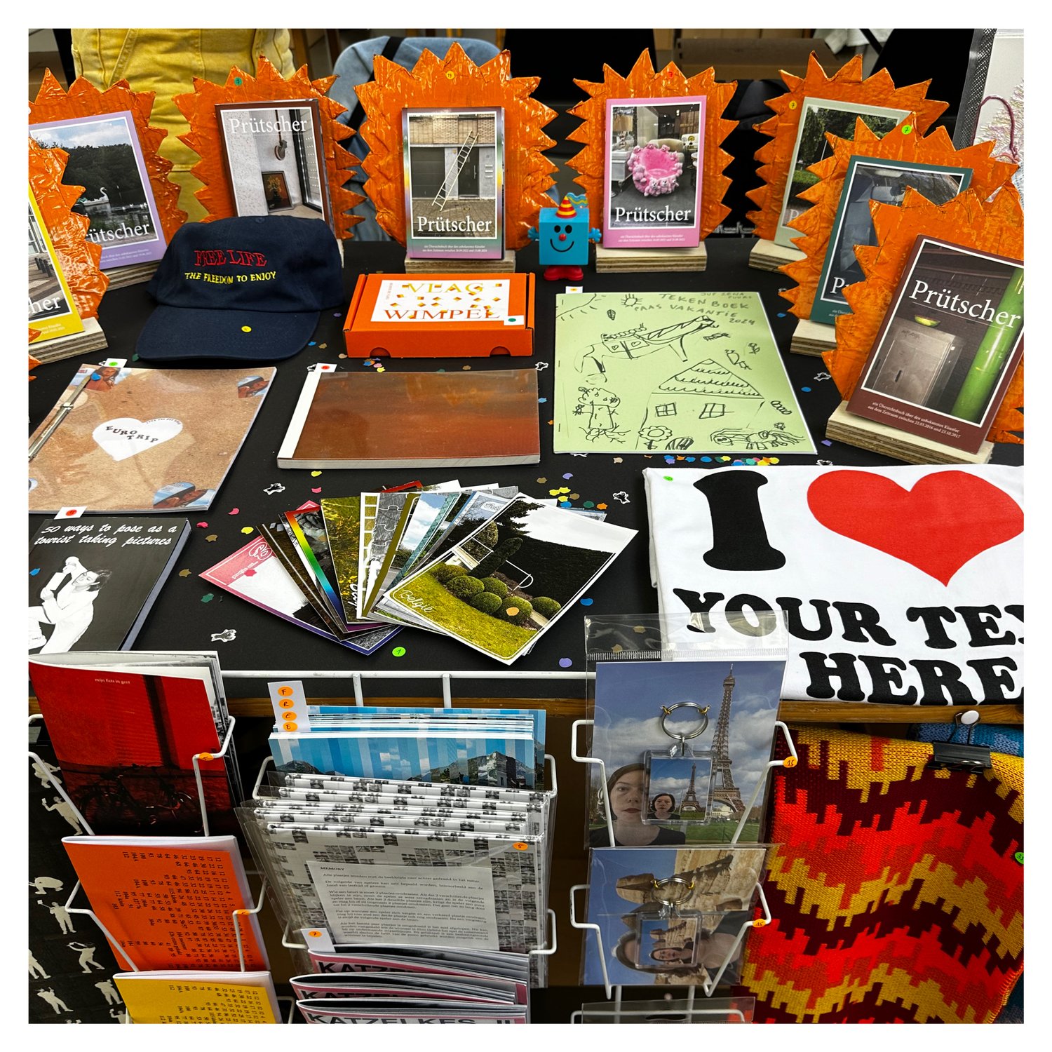 BETWEEN BOOKS (Kunsthalle Düsseldorf)