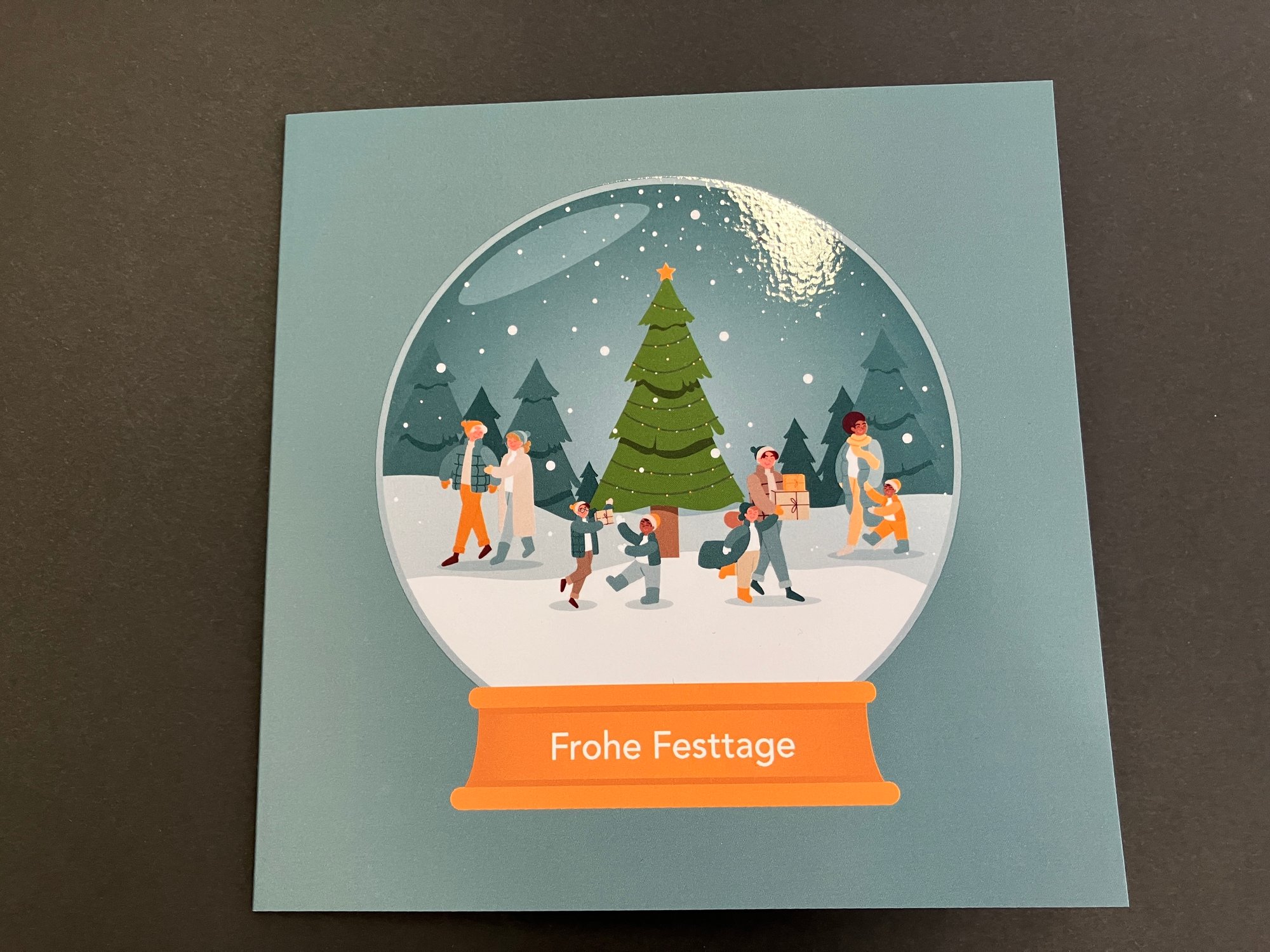 Glänzende Schneekugeln