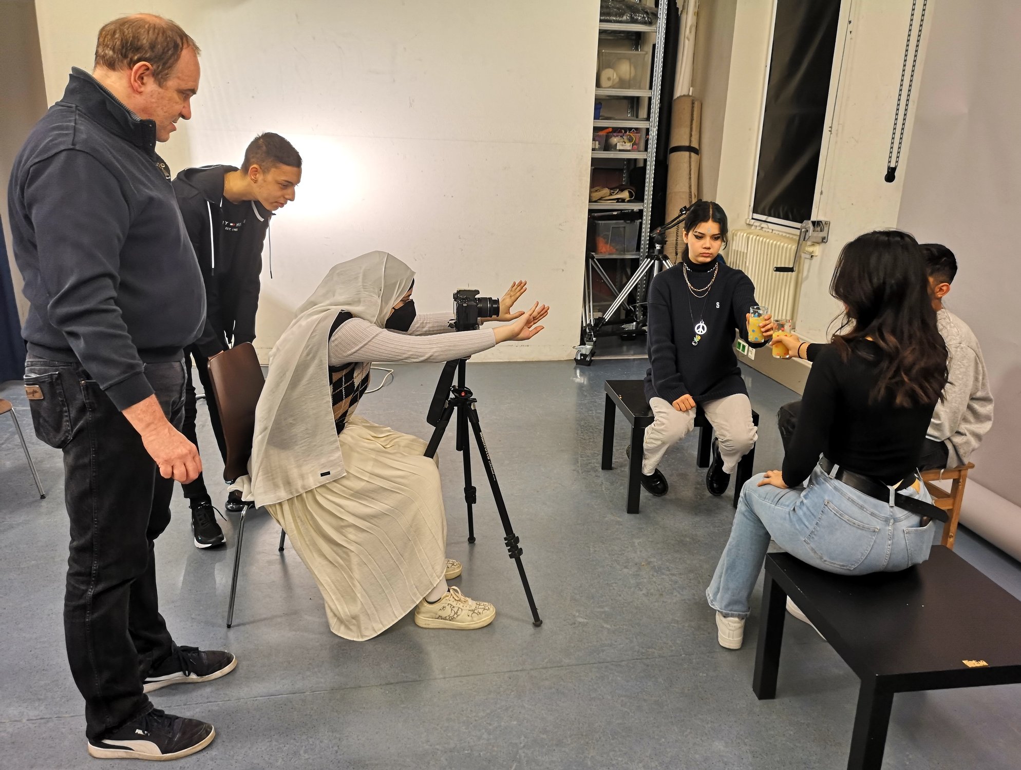 Jugendliche des Vereins T.I.W. üben sich als Filmemacher