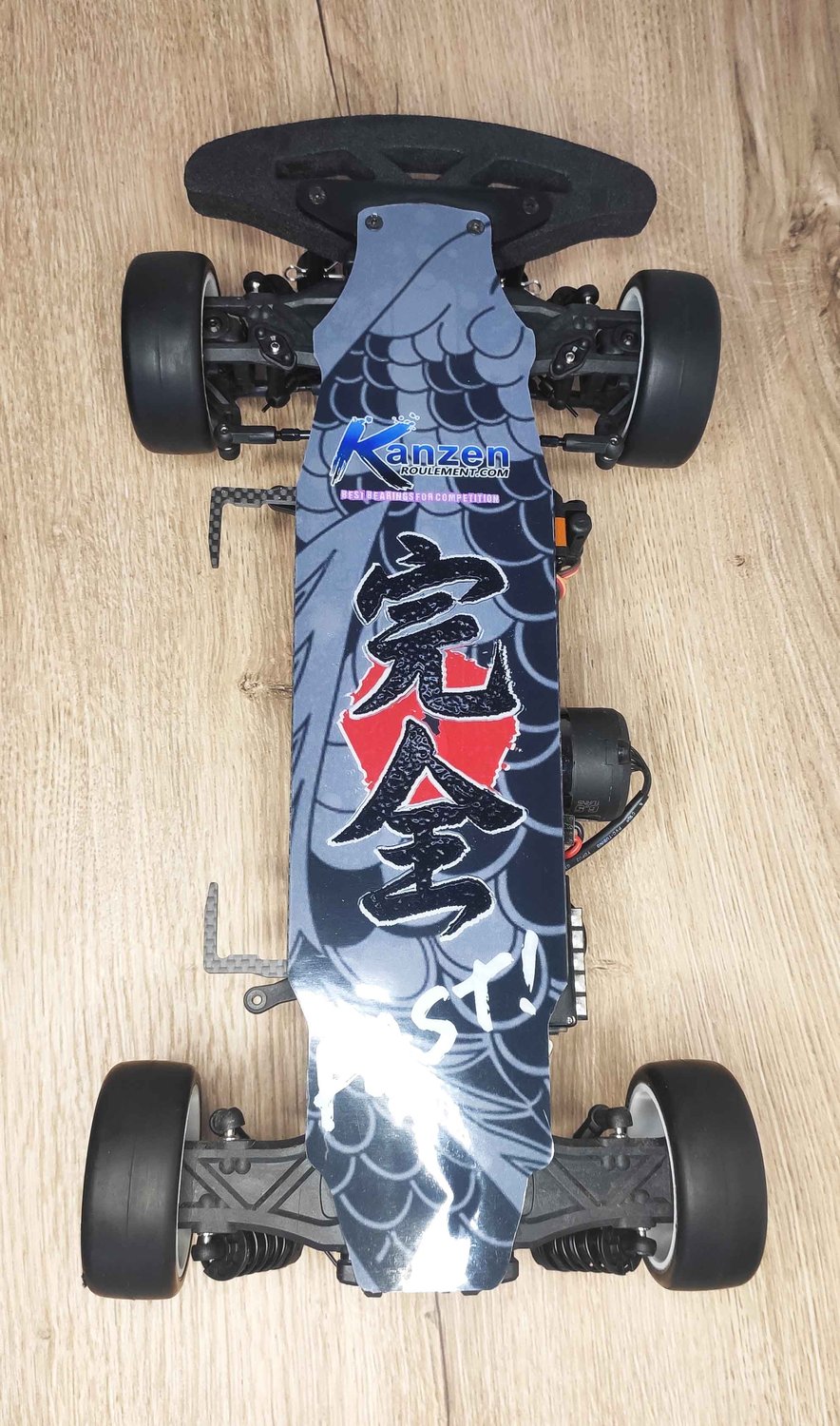 Pourquoi le Sticker Shield RC Kanzen est indispensable pour protéger votre châssis