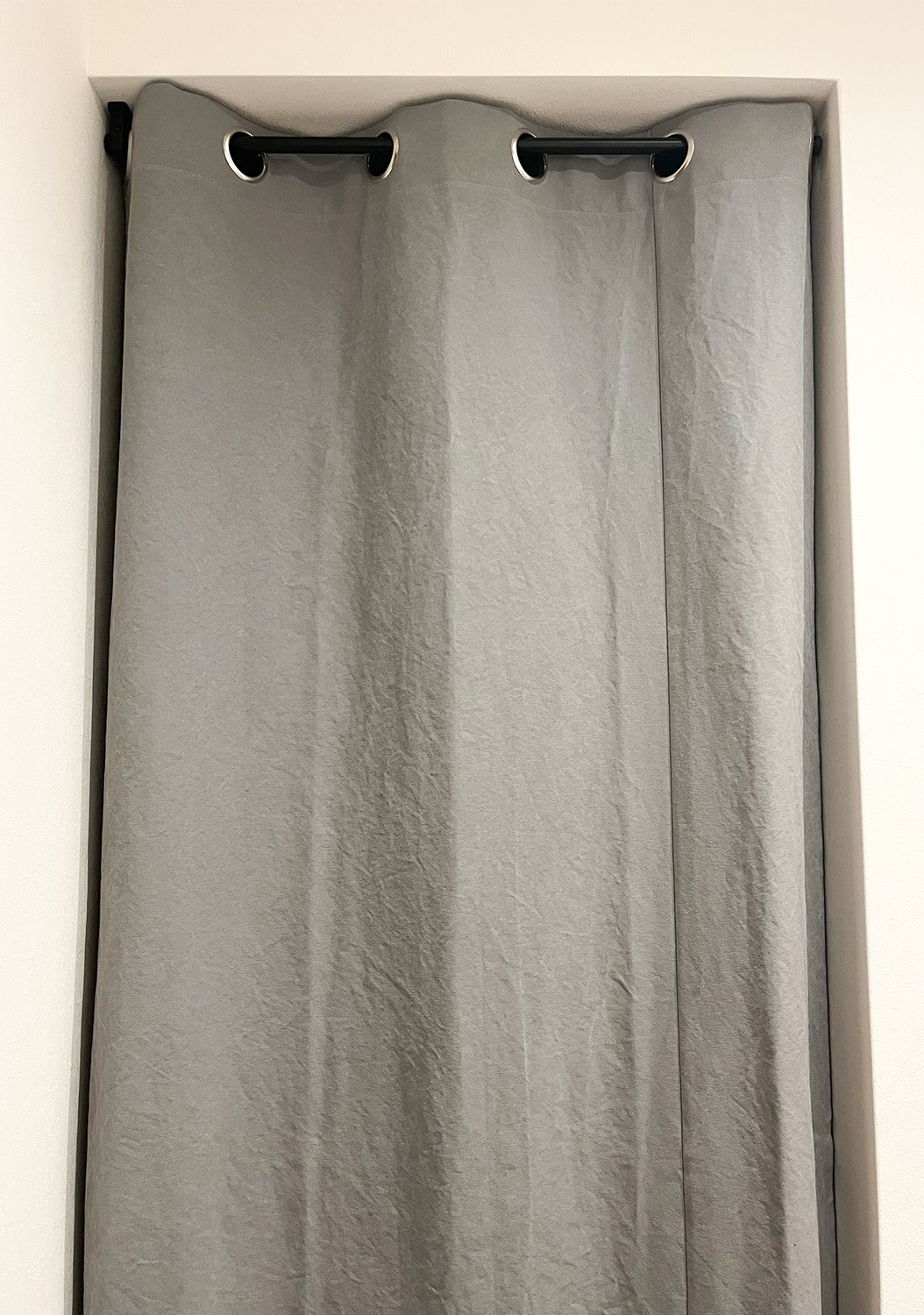 土間に映える、帆布の間仕切りカーテン