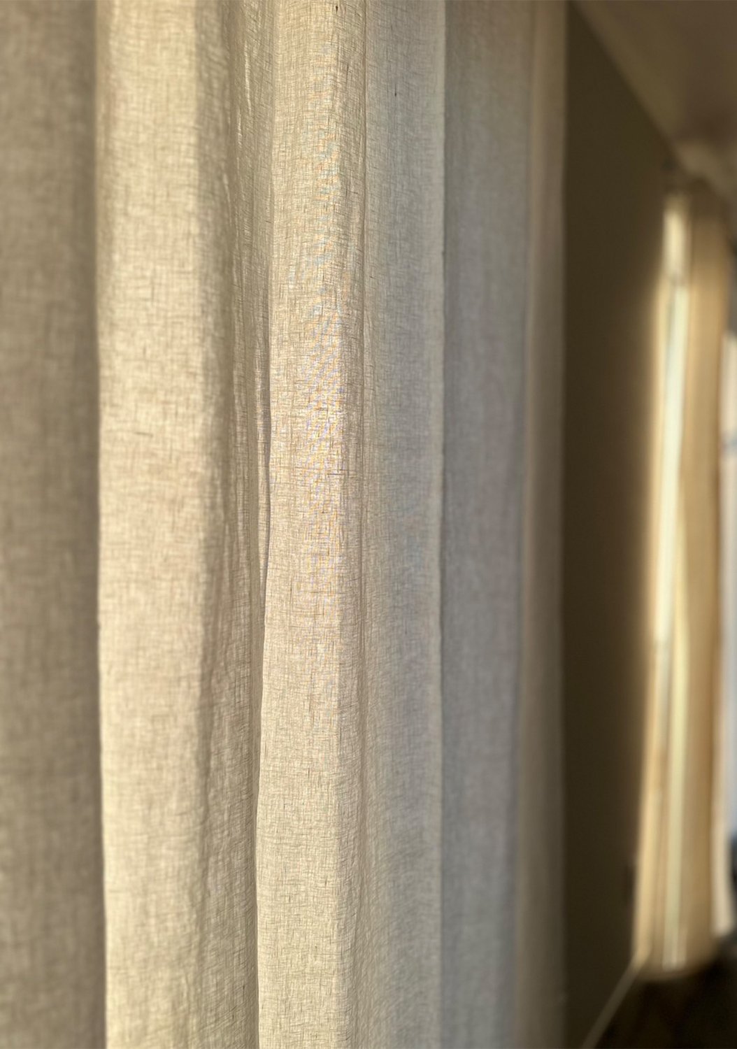 リネンカーテン｜光を包み込むオフホワイトのやさしさ