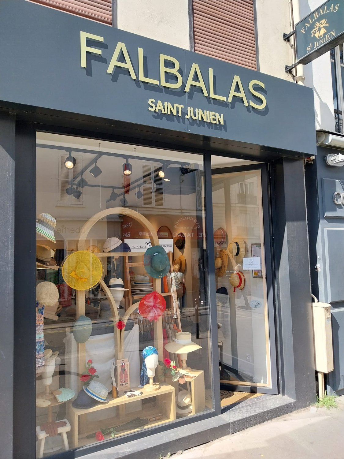 Boutique de chapellerie et ganterie