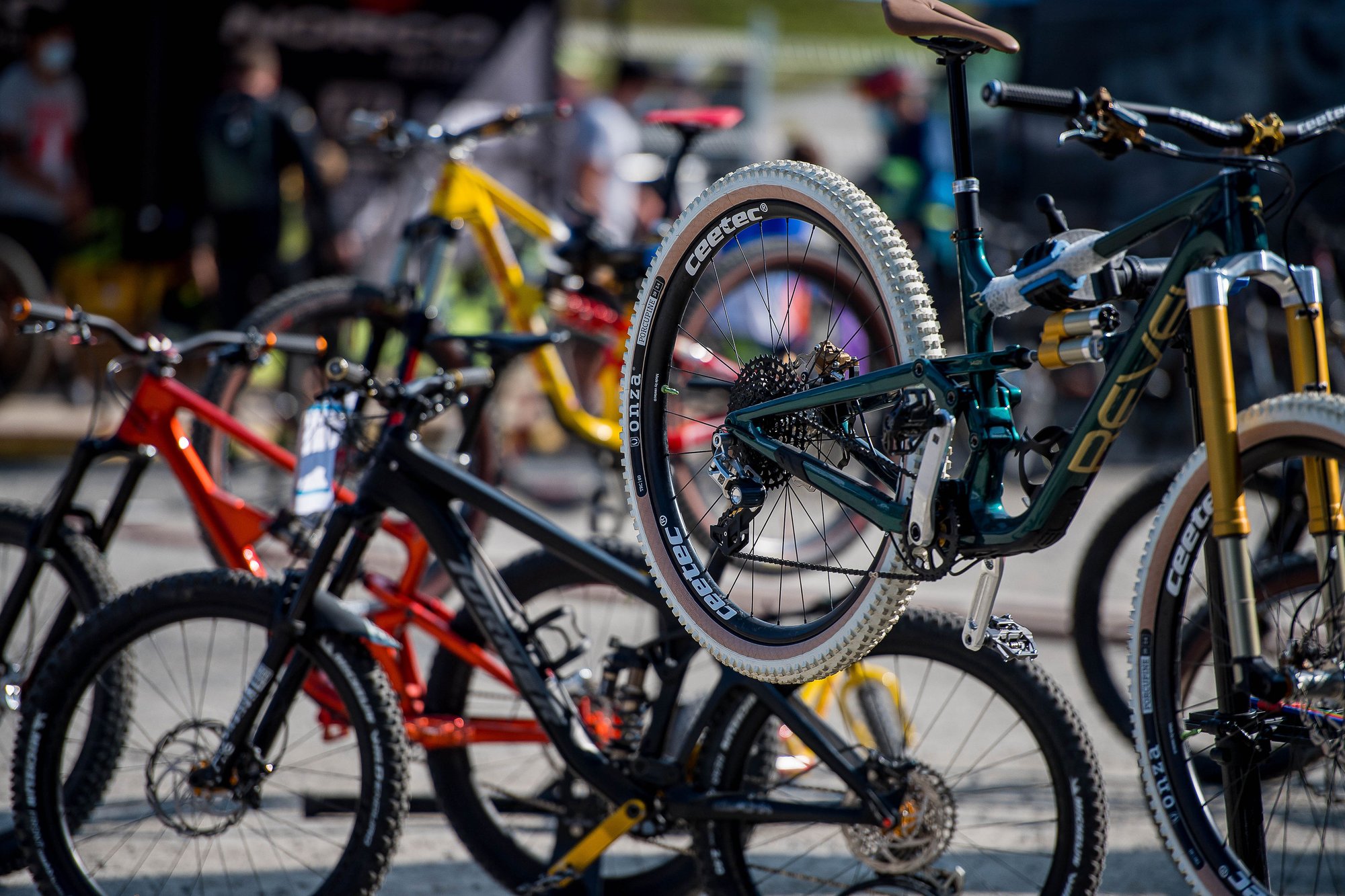 Bike Kingdom Lenzerheide präsentiert testRIDE mit 100 Bikebrands