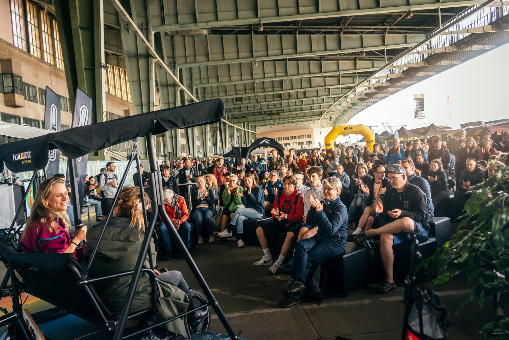 Fahrradfieber auf historischem Grund: VELOBerlin 2025 begeisterte Tausende mit Trends, Abenteuer und starken Botschaften