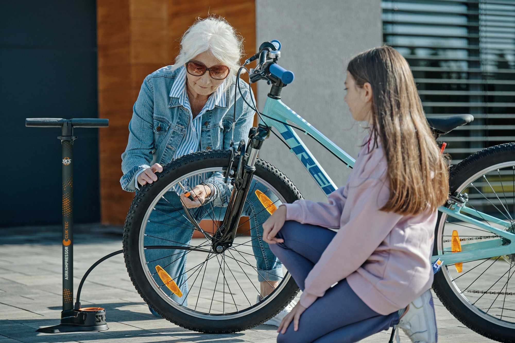 SKS GERMANY baut CLIK TEC-System aus