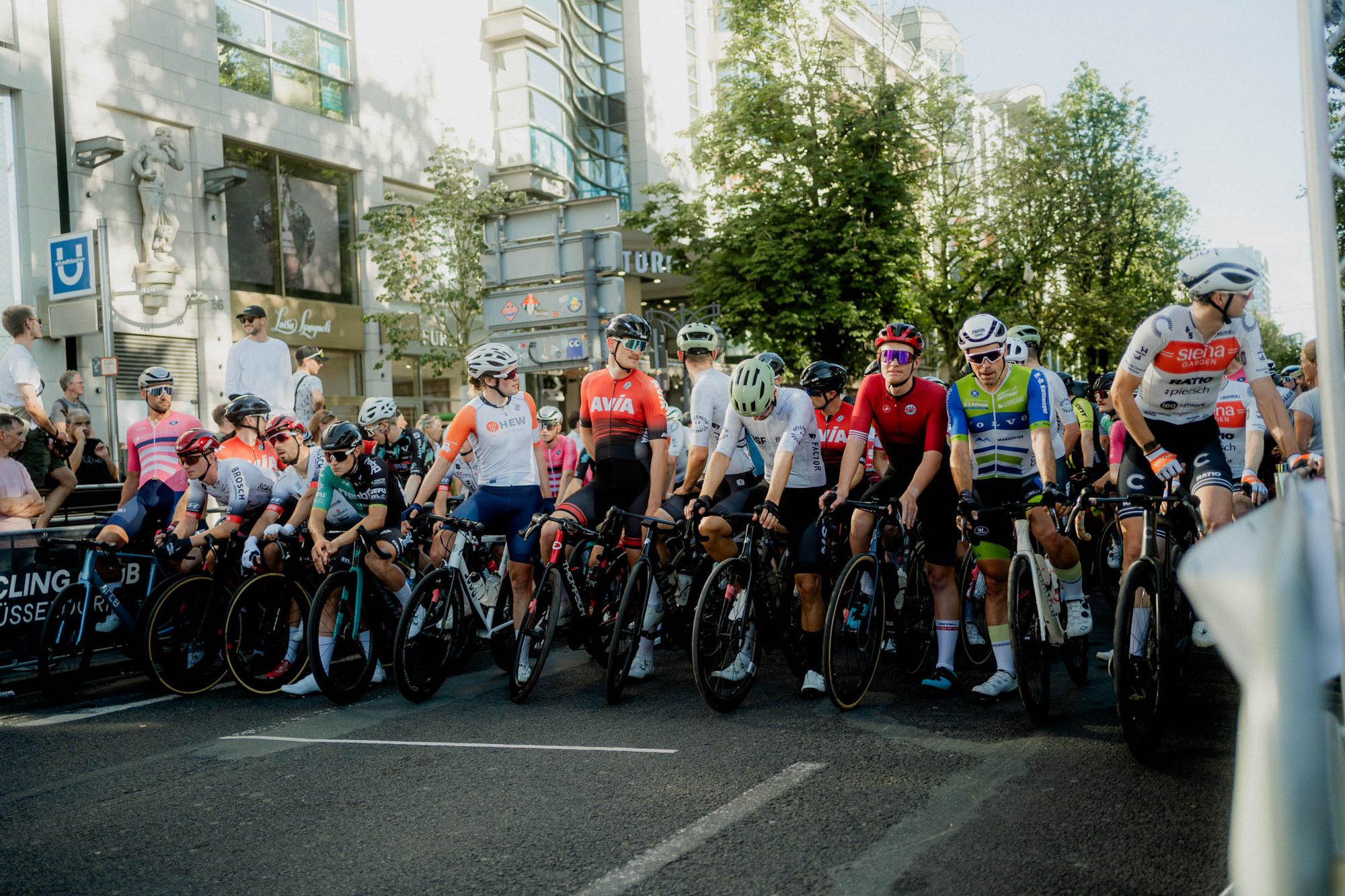 Düsseldorf im Rausch der zwei Räder: Das Radsport-Spektakel „Rund um die Kö“ kehrt zurück