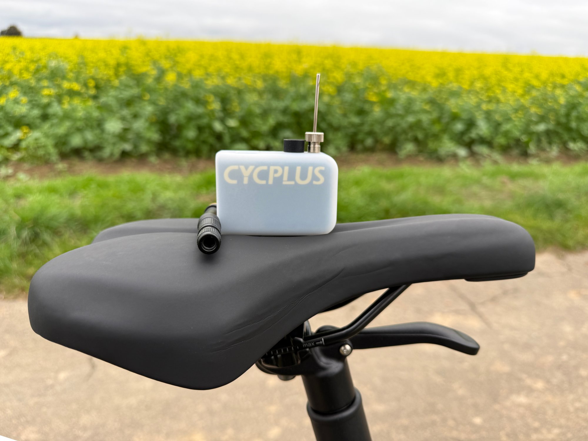CYCPLUS AS2 Ultra - der Tourenretter für die Hosentasche.