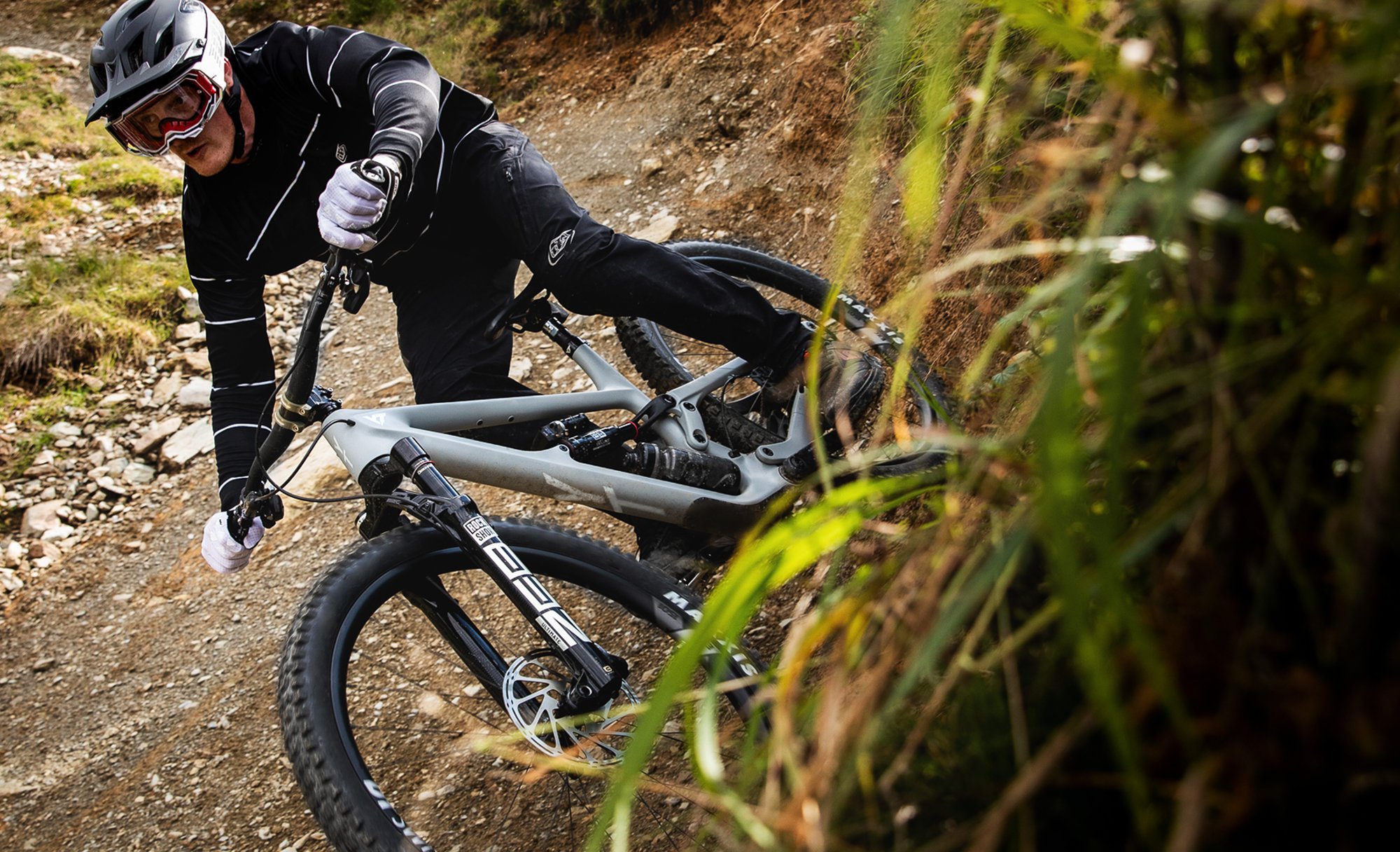 Uncaged & Wireless: Entfesselte Fahrwerks-Revolution