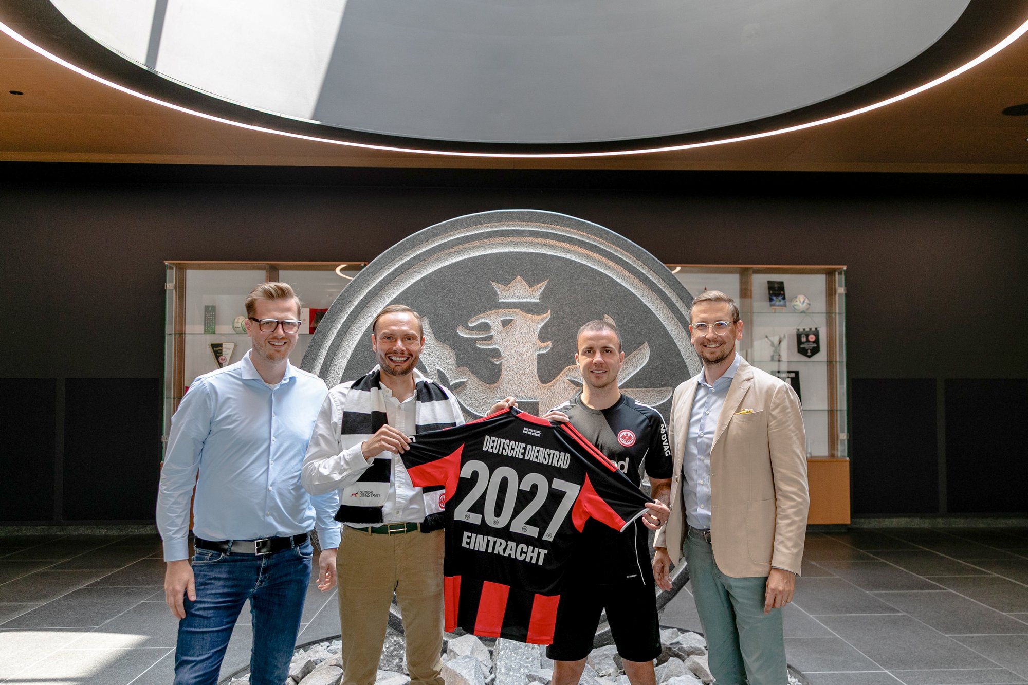 Deutsche Dienstrad wird Strategischer Partner von Eintracht Frankfurt: Fokus auf nachhaltige Mobilität und Digitalisierung