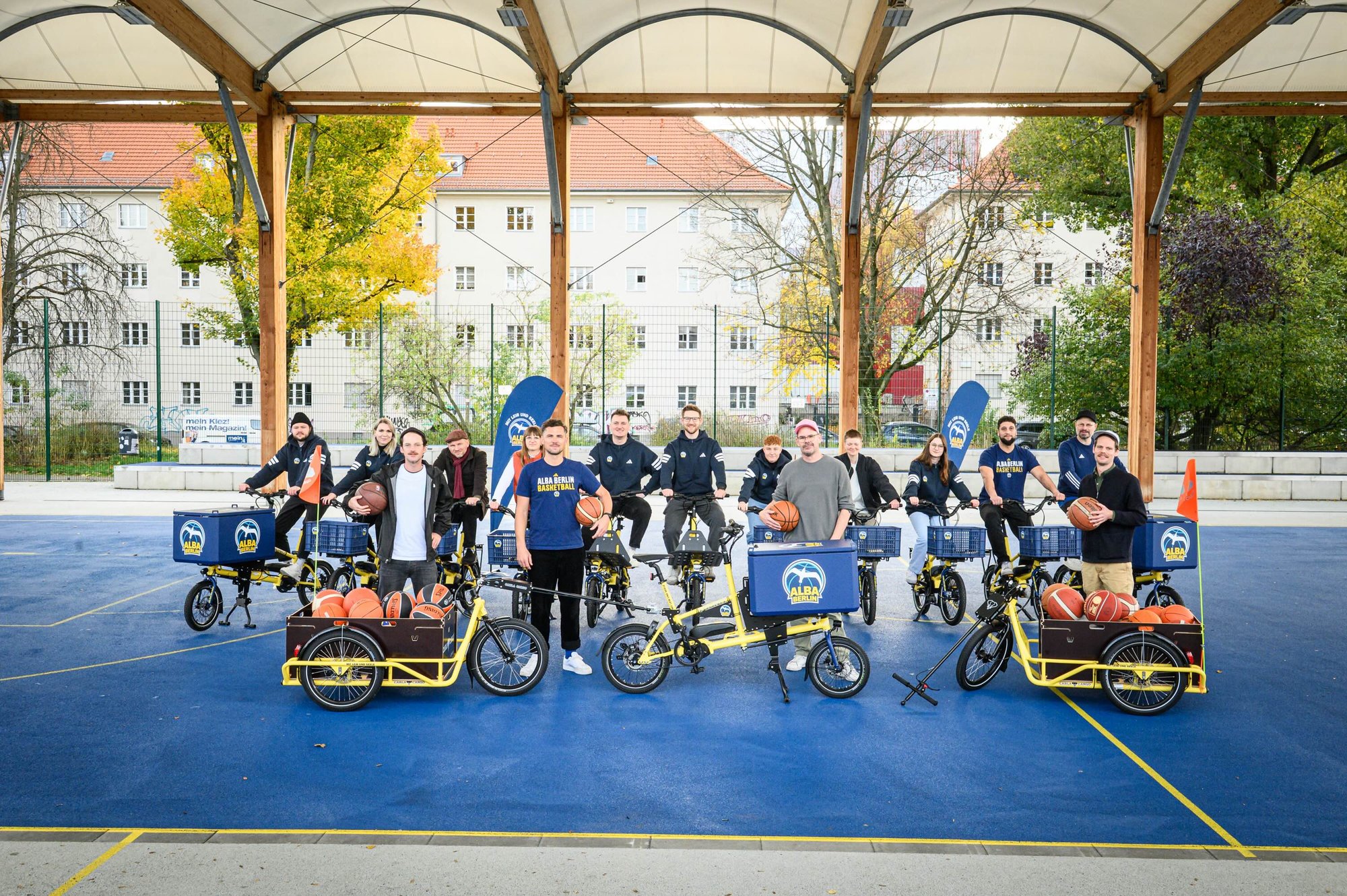 ALBA BERLIN SETZT AUF E-LASTENRADFLOTTE: EIN BEITRAG ZUR MOBILITÄTSWENDE IM VEREINSLEBEN