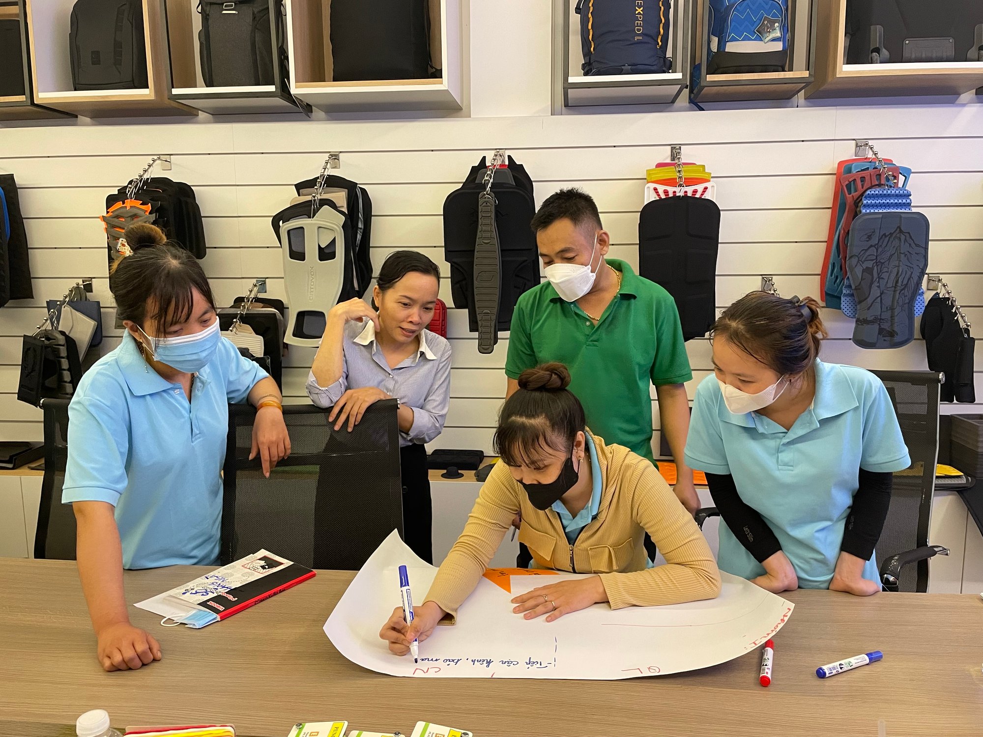 deuter und ORTOVOX stärken Arbeitnehmerrechte in Vietnam