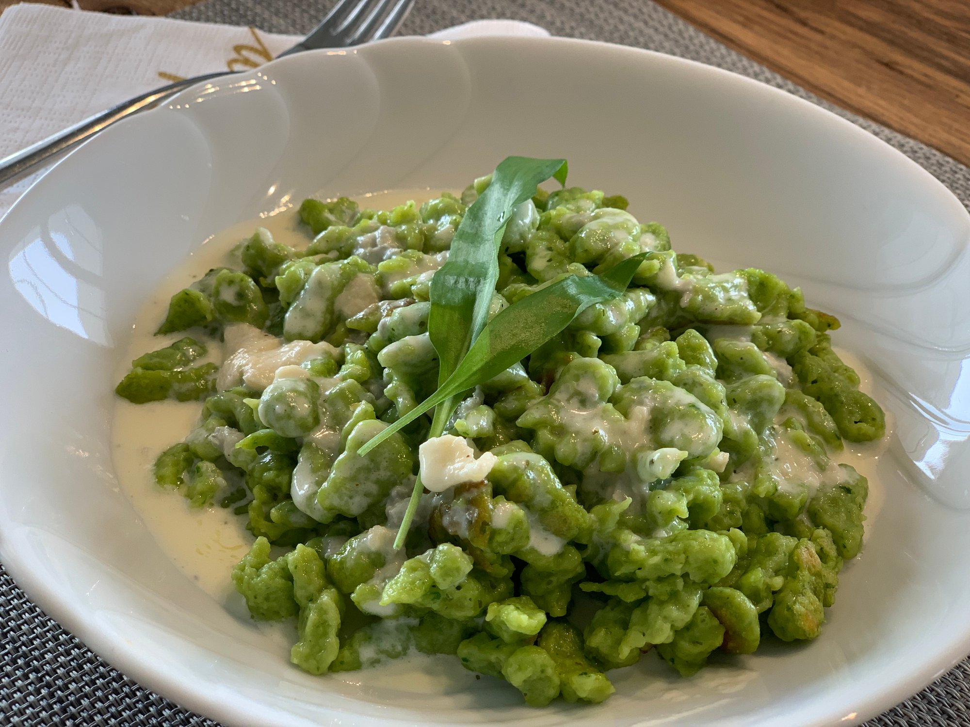 Bärlauchspätzli mit Gorgonzola-Sauce