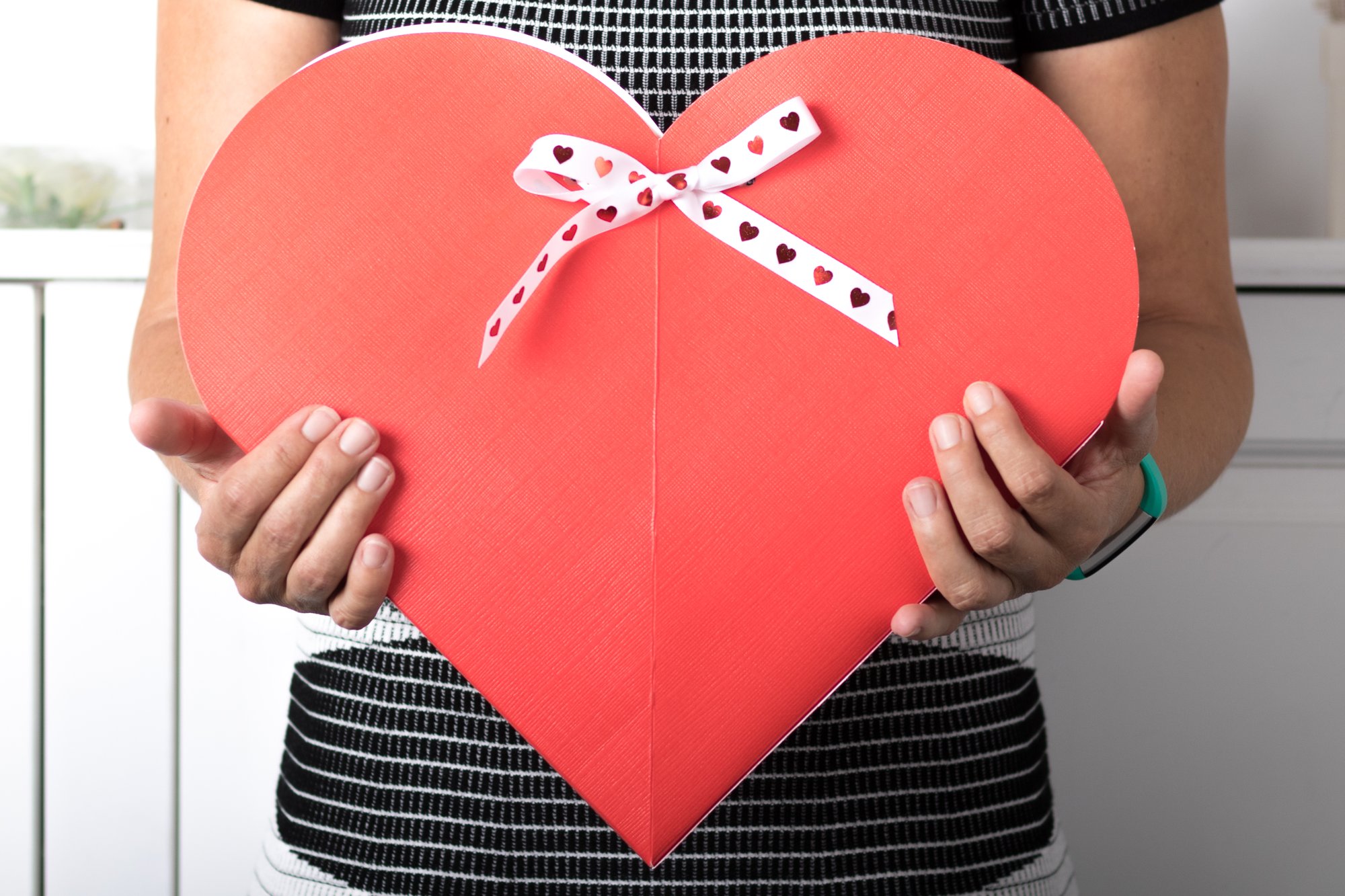 10 Ideen wie Du Geschenke zum Valentinstag schön verpacken kannst.