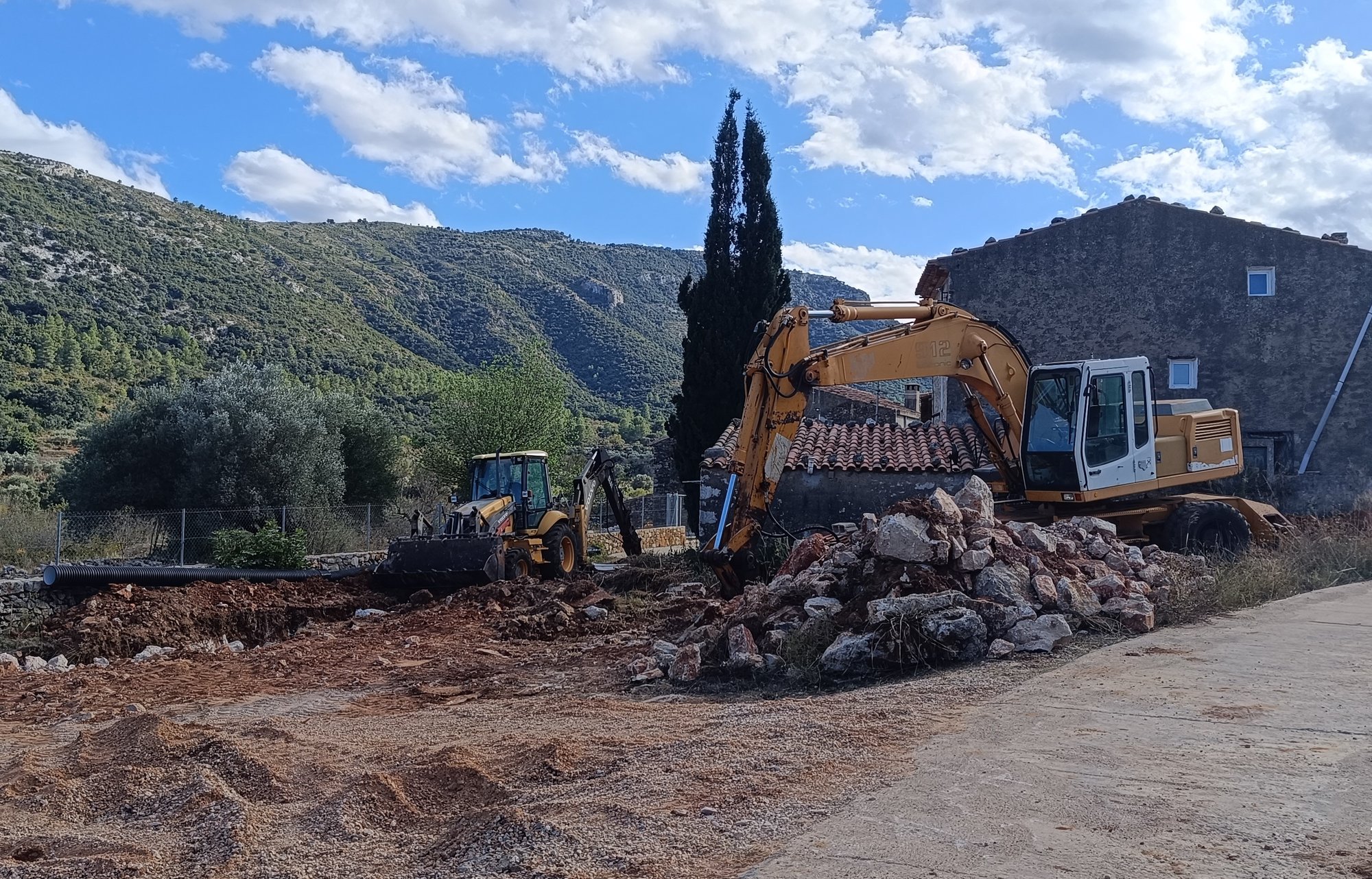 Instalación red de saneamiento en el Mas de Centelles y mejora del sistema de saneamiento de las instalaciones deportivas de La Torre d'En Besora