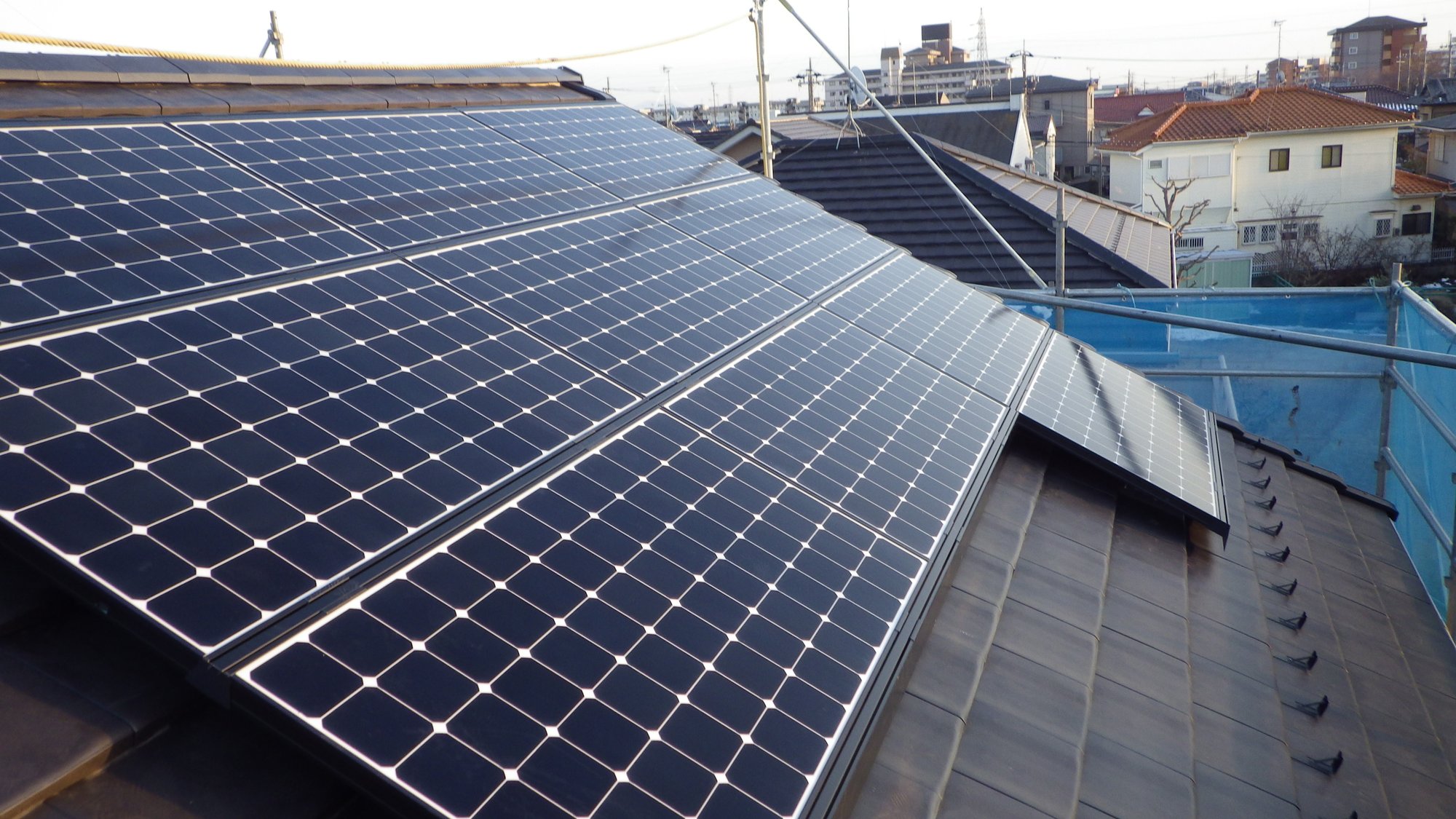 瓦屋根へ(支持瓦金具を用いて)の太陽光発電システム設置工事！　in宇都宮市