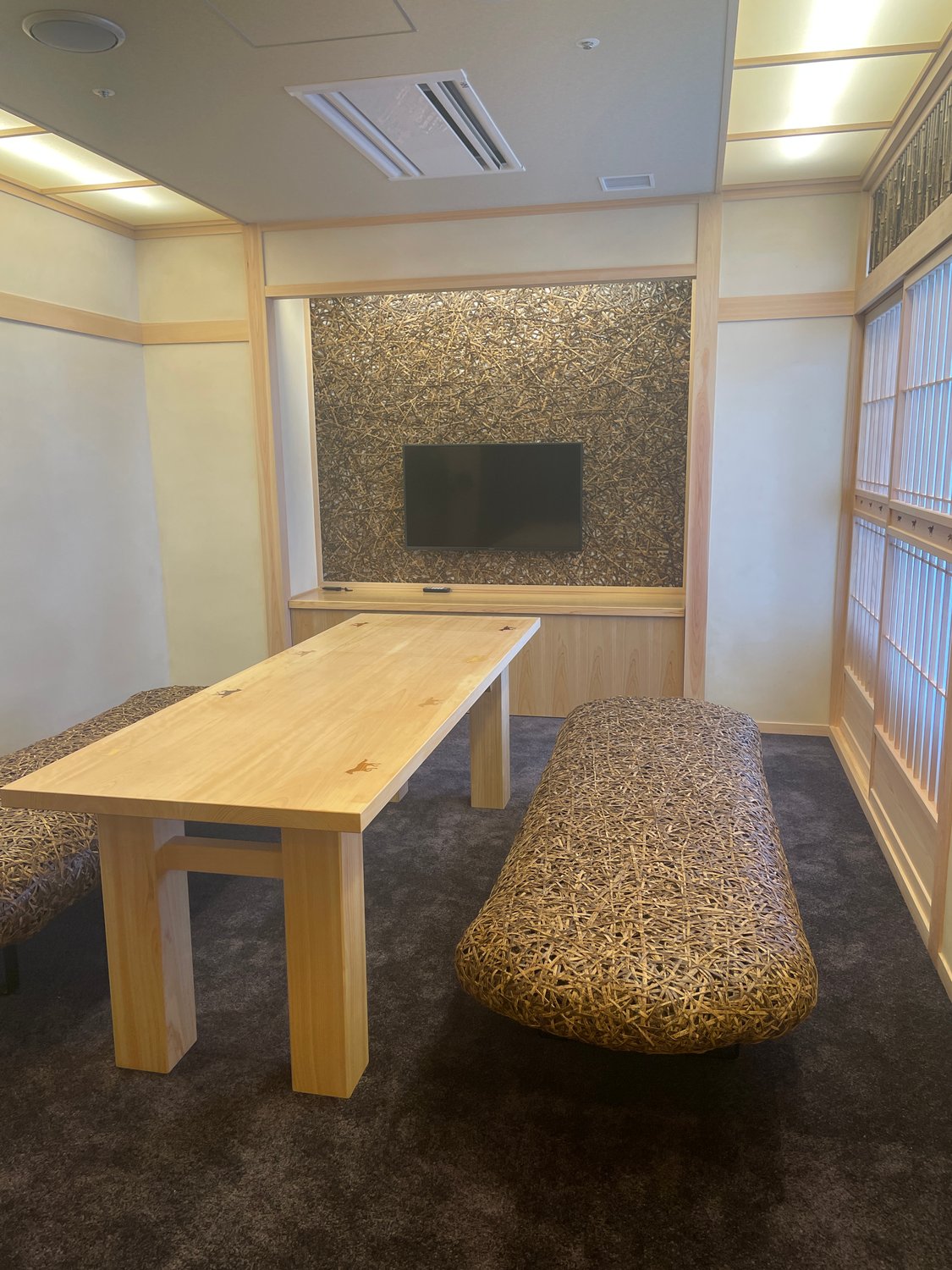 高知競馬場　個室「土佐寒蘭」テーブル