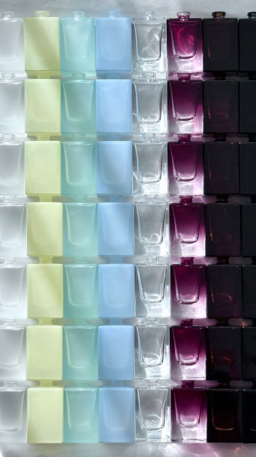 香水瓶の色とは