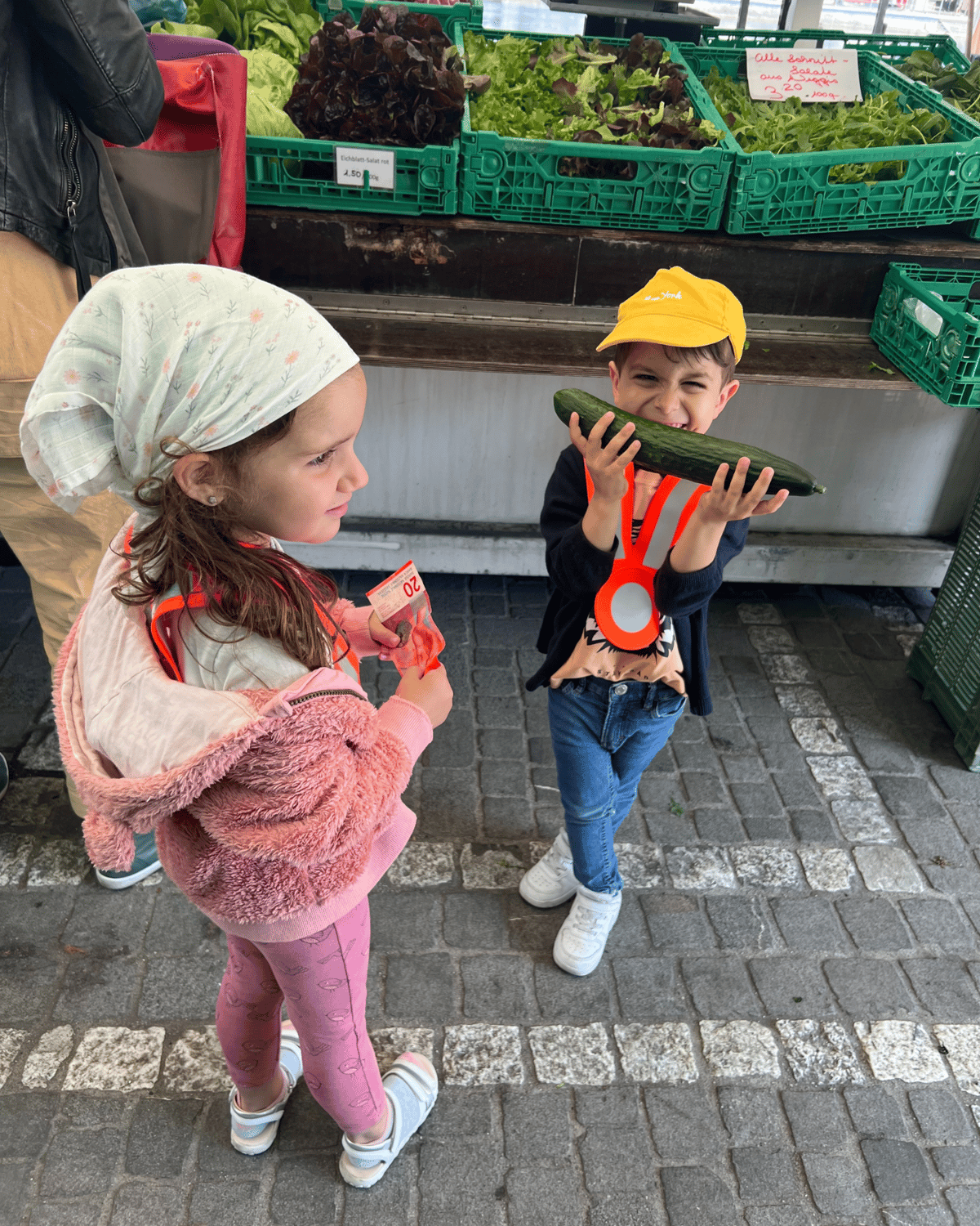 Frisches, regionales Brot und Gemüse einkaufen