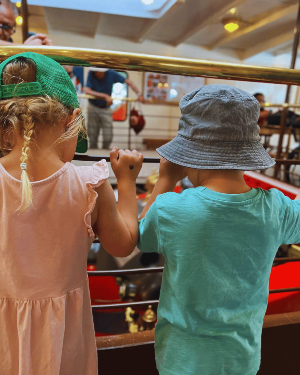 Schiffli fahre ufem See chame schöni Sache gseh 