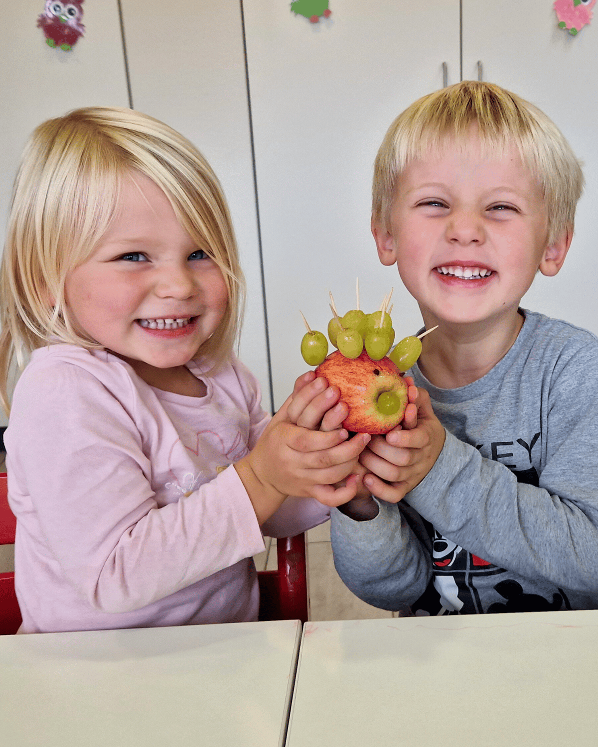 Zwischenmahlzeiten mit den Kindern zubereiten