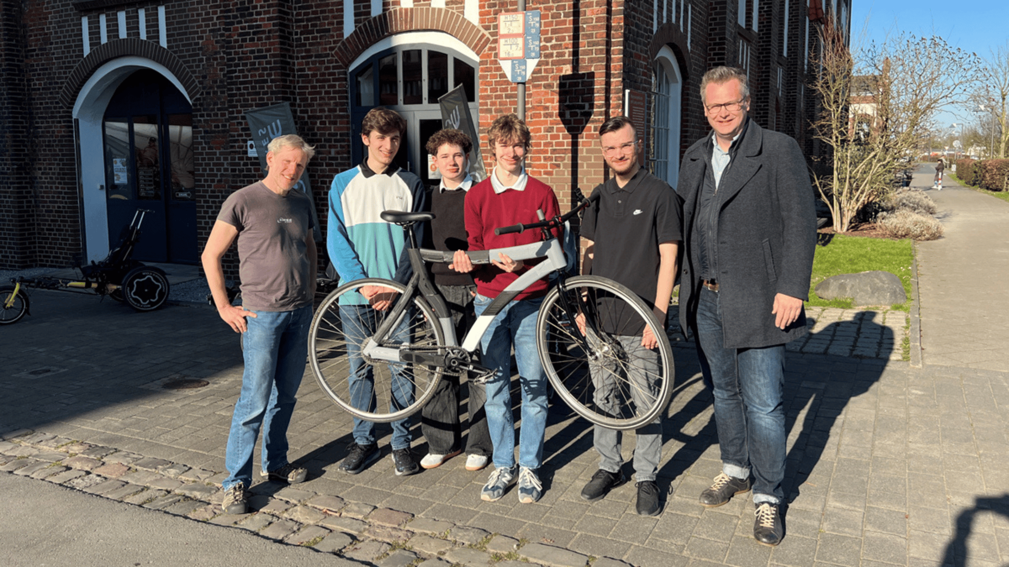 Schüler gewinnen den zweiten Platz bei „Jugend forscht“ – mit Unterstützung von Hase Bikes