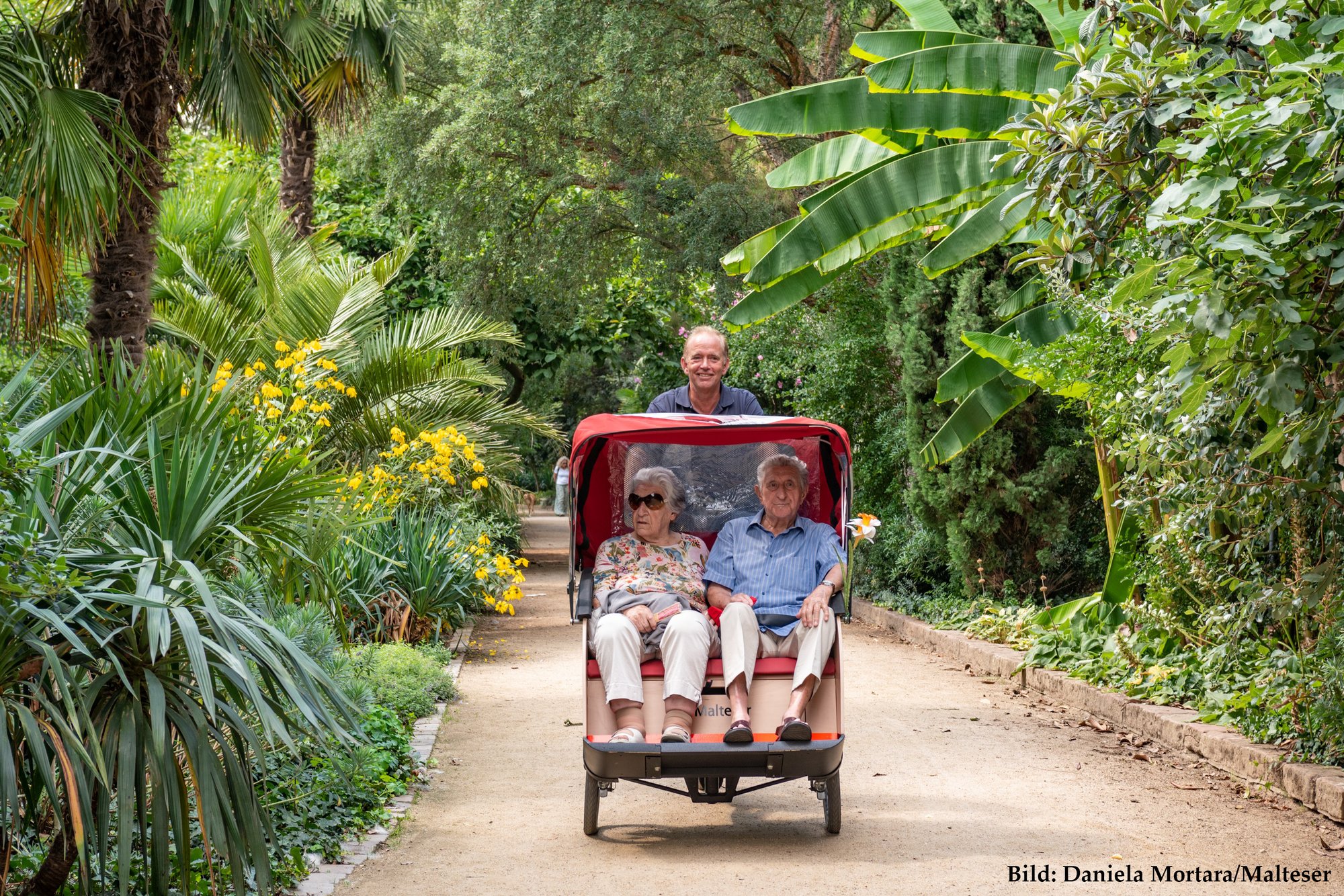 Company Bike spendet Malteser Hilfsdienst Rikscha im Wert von über 10.000 Euro