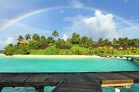 モルディブの水上ヴィラから見た虹
