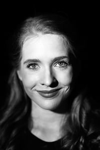 Scarlett Saurat (Jenny Hill)