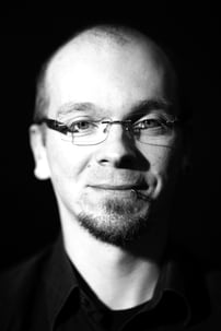 Benjamin Hinkeldey (E-Bass/Kontrabass/Gitarre I)