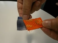 ②2枚の生地を合わせる