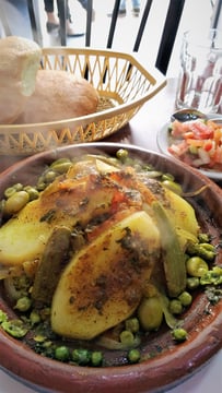 ＜写真：タジン料理＞地元の人から聞いた美味しいレストをご案内致します。